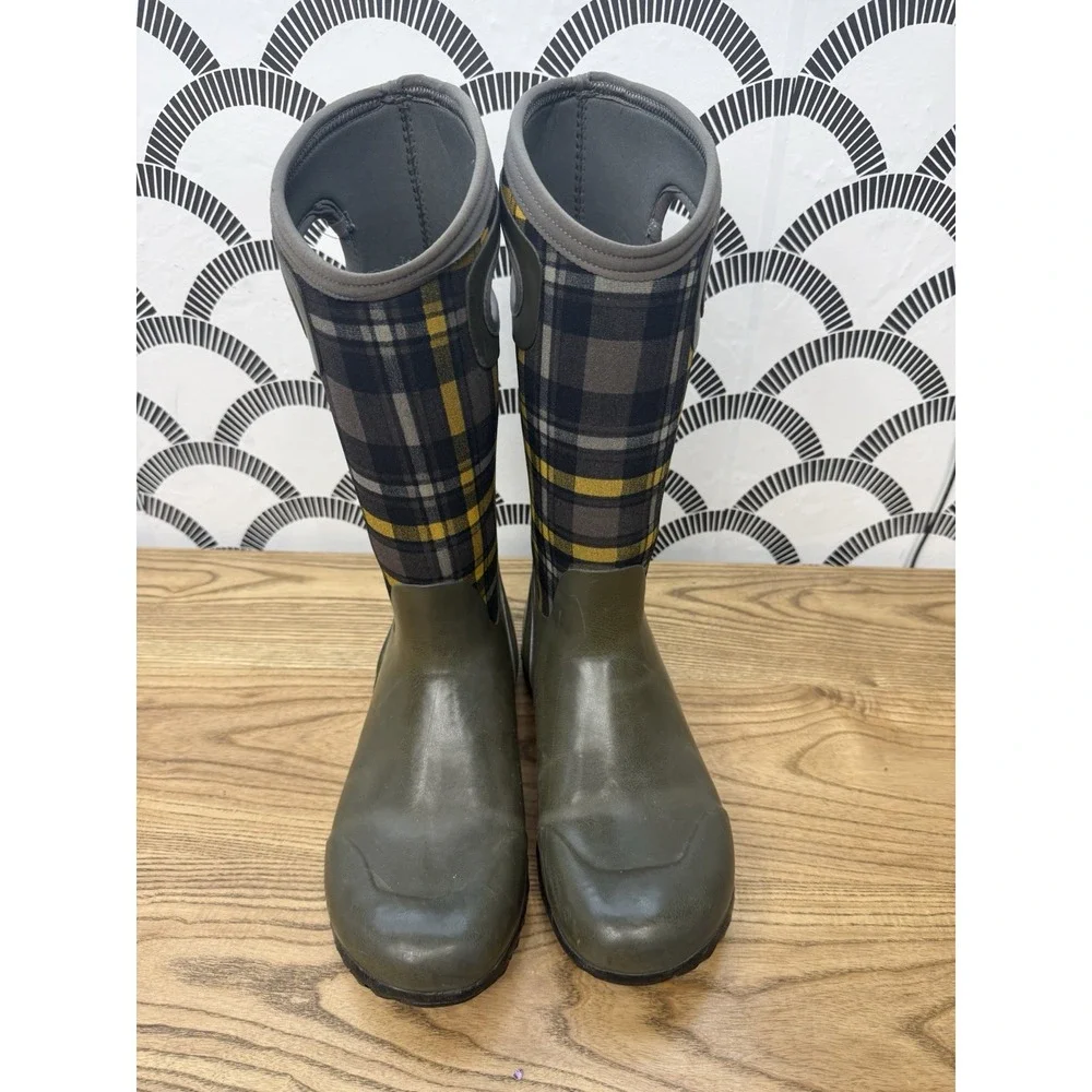 Bogs Snow Boots Womens Size 9  Black Plaid Waterproof Insulated Winter Mid Calf
